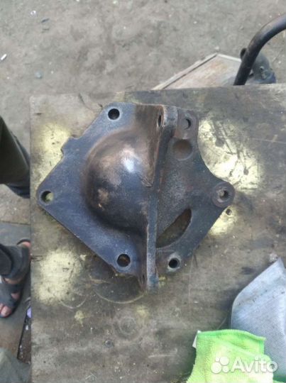 Кронштейн крепления рулевого редуктора с Гур