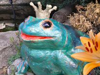 Садовая фигура "Принц-лягушка" из стеклопластика