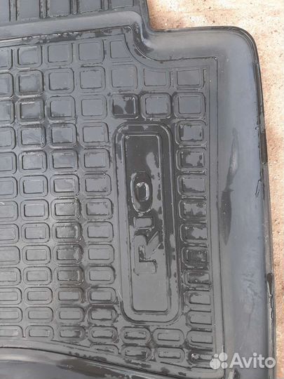 Автомобильные коврики резиновые на Киа Рио