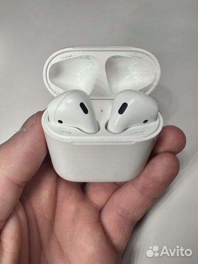 Airpods (2nd Generation)