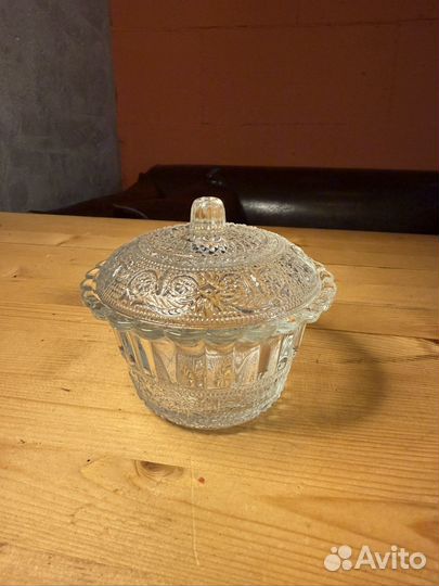 Конфетница с крышкой