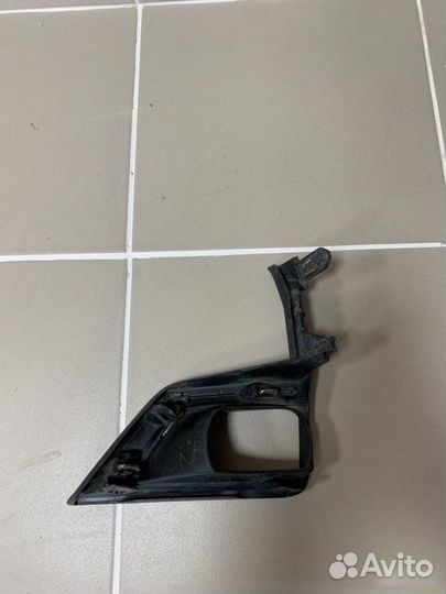 Рамка противотуманной фары левая Toyota Land