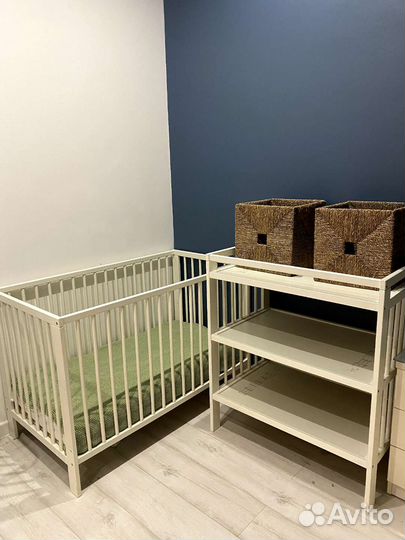 Детская кроватка,пеленальный стол,матрац