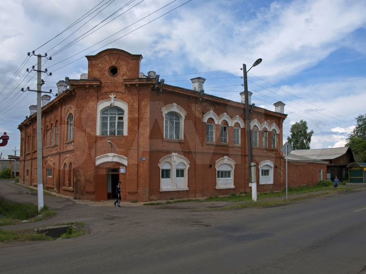 Здание, 827.6 м²