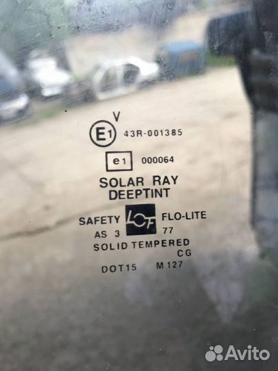 Стекло задней правой двери Кадилак Эскалайд 2