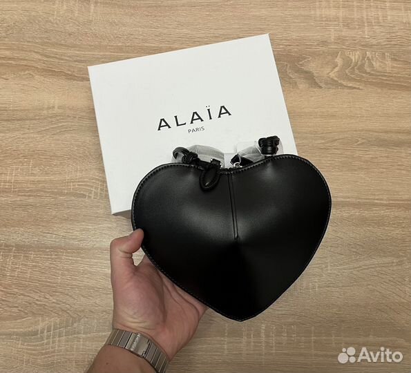 Сумка Alaia в виде сердца с коробкой