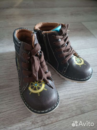 Ботинки на мальчика 28