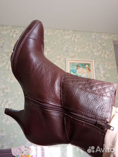 Продам новые кожаные ботильоны утепленные