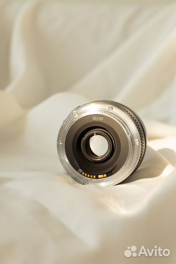 Объектив Canon EF 24mm f/2.8