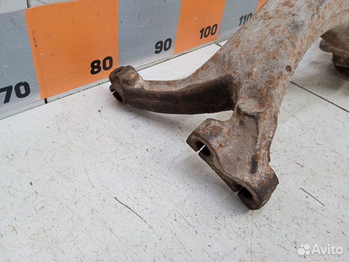 Кулак поворотный передний правый Volkswagen Passat