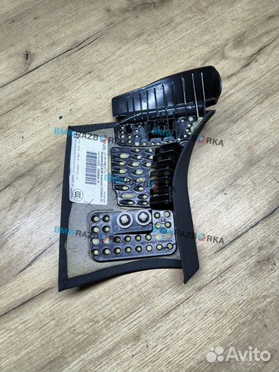 Обшивка центральной стойки правая верхняя BMW i8