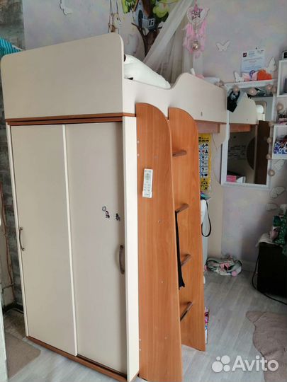 Продам 2х ярусную кровать с матрасом