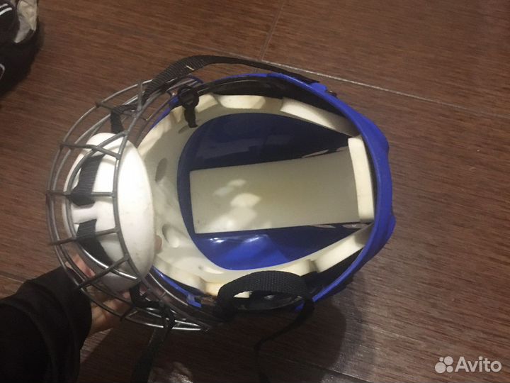 Хоккейный шлем