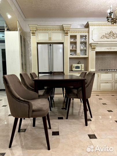 Стол и стулья для кухни. В наличии