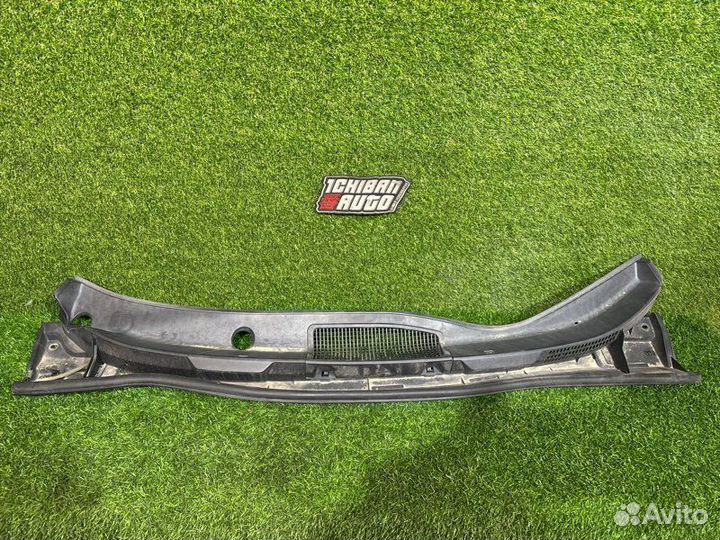 Жабо Toyota Voxy ZRR75