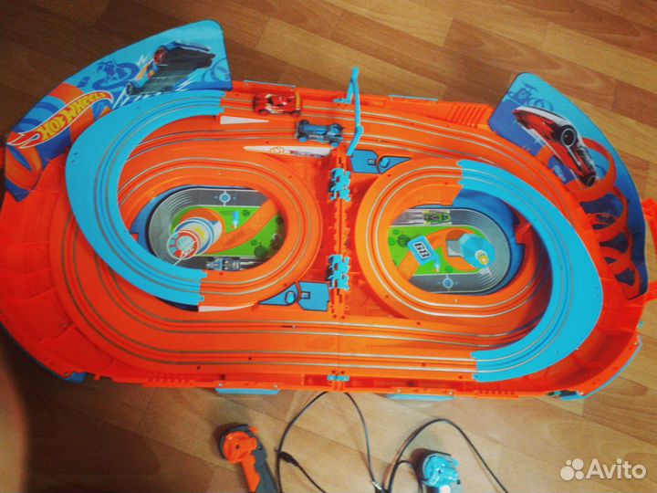 Набор с треком hot wheels carrying case (чемодан)