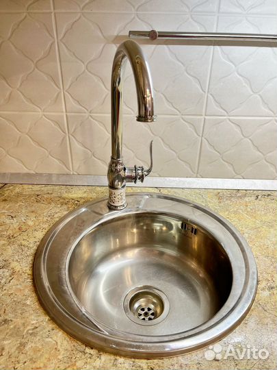 Раковина с краном