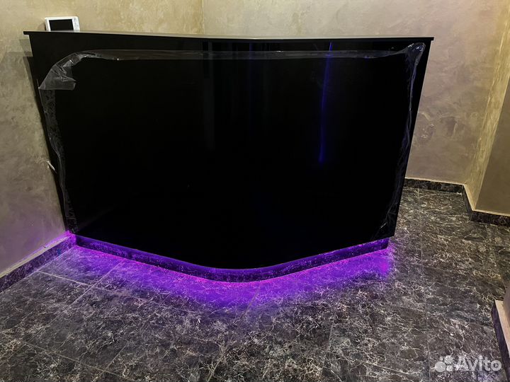 Новая стойка-Ресепшен. С глянцевым фасадом. Форма