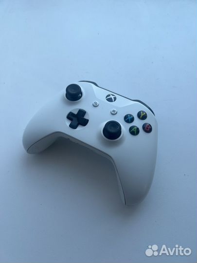 Геймпад Xbox One s