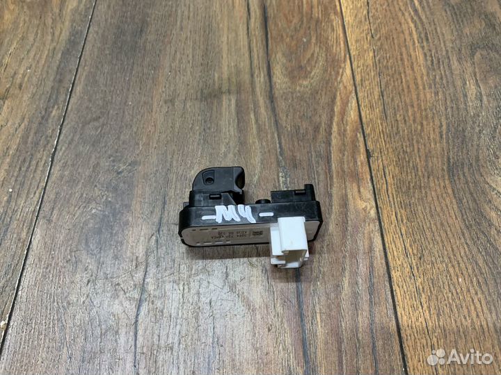 Mazda 3 (BM/BN) Кнопка стеклоподъемника LH RH