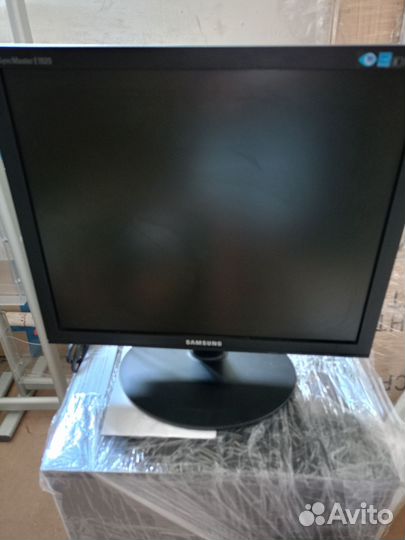 Монитор Samsung