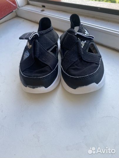 Сандалии adidas 28