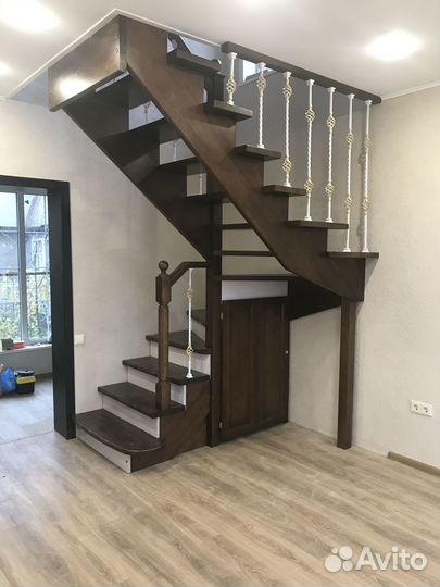 Деревянная лестница под ключ