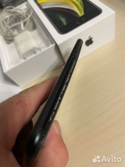 Телефон iPhone se 2020