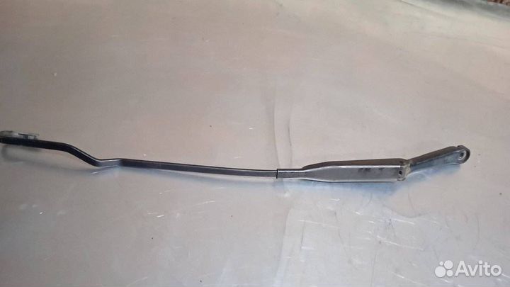 Поводок стеклоочистителя правый правой Opel Astra