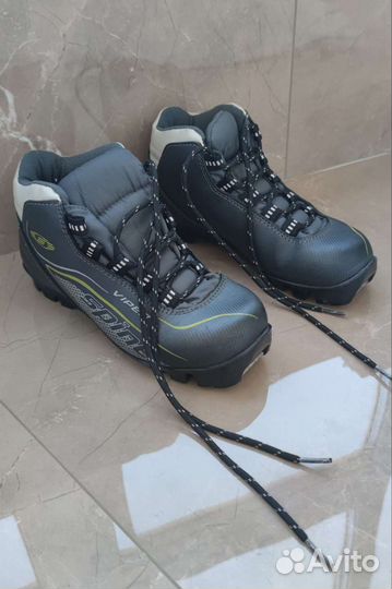 Ботинки лыжные 35 р NNN