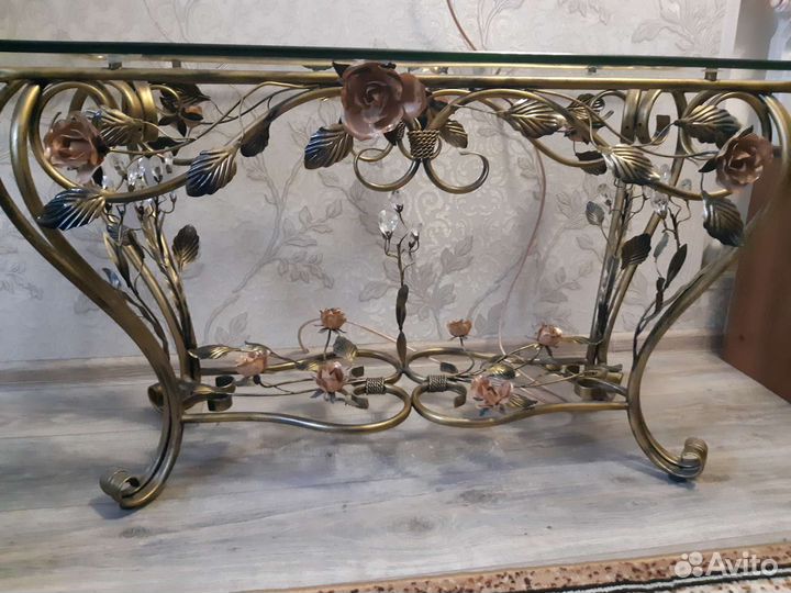 Журнальный столик