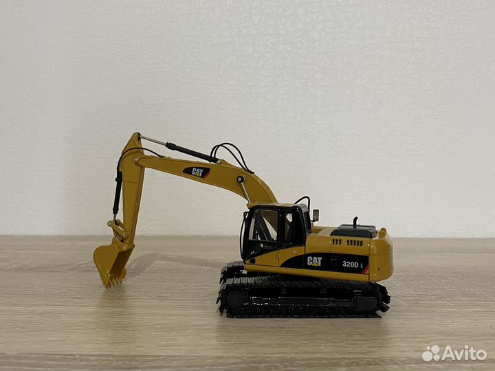 Масштабная модель экскаватора CAT 320D L 1:50