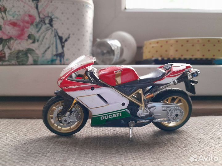 Модель мотоцикла дукатти коллекционная