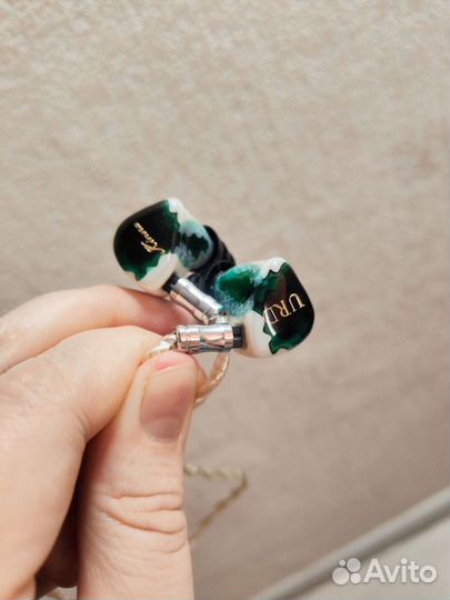 Проводные наушники