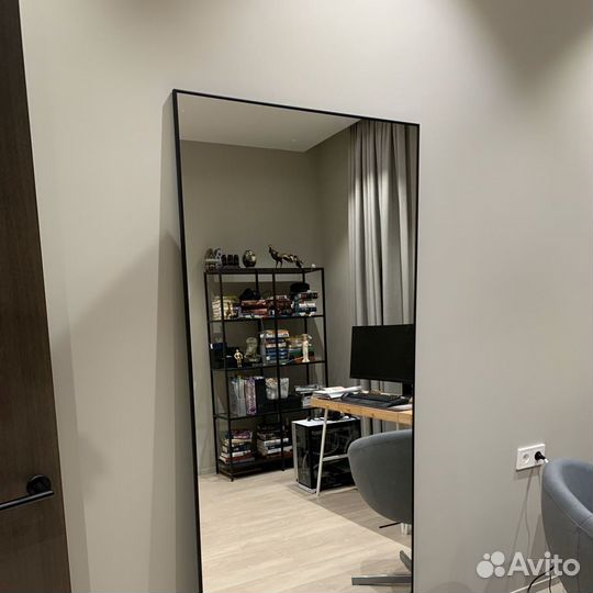 Зеркало в алюминиевой раме