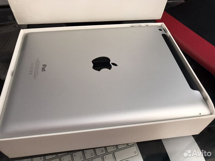 iPad (4-го поколения, Wi-Fi + Cellular, MM)
