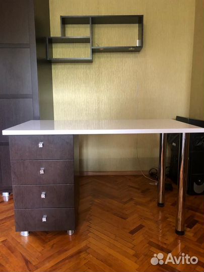 Письменный стол