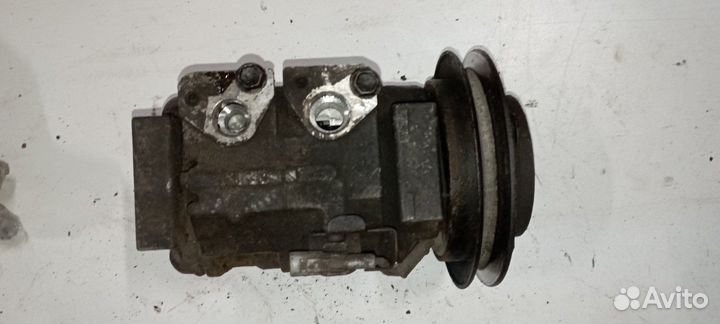 Компрессор кондиционера hino300 (8832037110) б/у