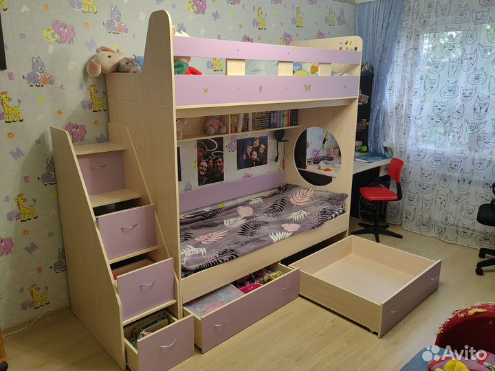 Двухъярусная кровать