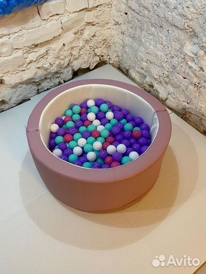 Бассейн с 400 шариками