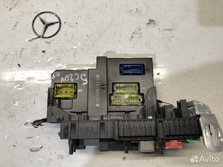 Блок предохранителей sam задний Мерседес w204