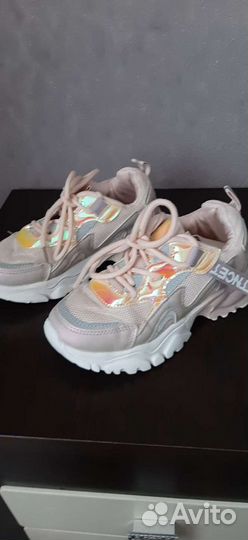 Кроссовки для девочки