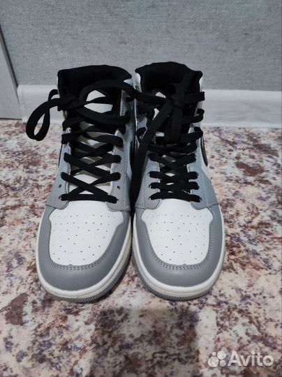 Кроссовки джордан на 38 р-р