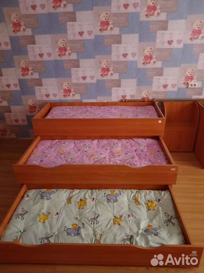 Детская кровать трехярусная