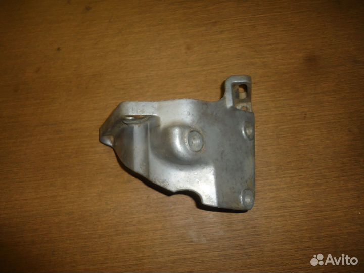 4612520 кронштейн гур Chrysler Voyager 3 (96-01)