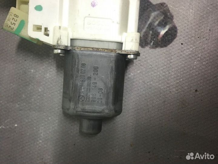 Мотор стеклоподъемника задний Mercedes-Benz