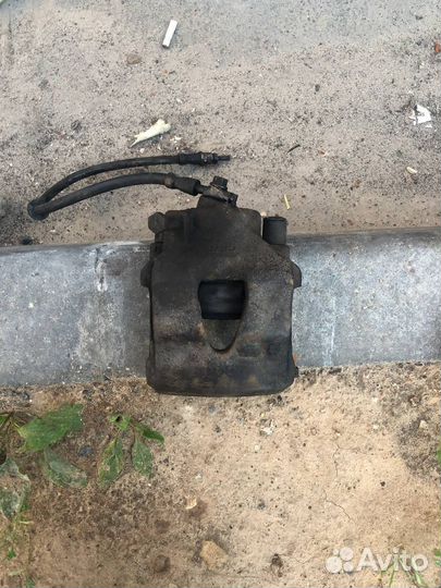 Суппорт тормозной на vag Volkswagen golf 4