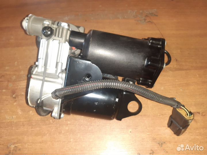 Компрессор пневмопдвески Рендж Ровер L322