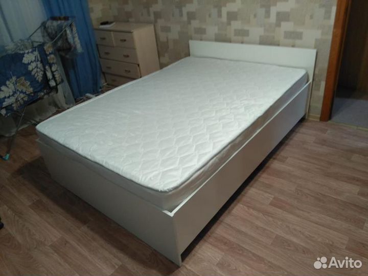 Кровать с матрасом 1400х2000