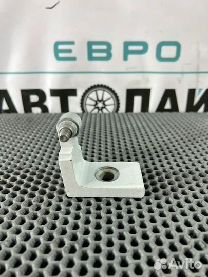 Петля двери передняя левая Bmw X5 F15 4.0E N20B20